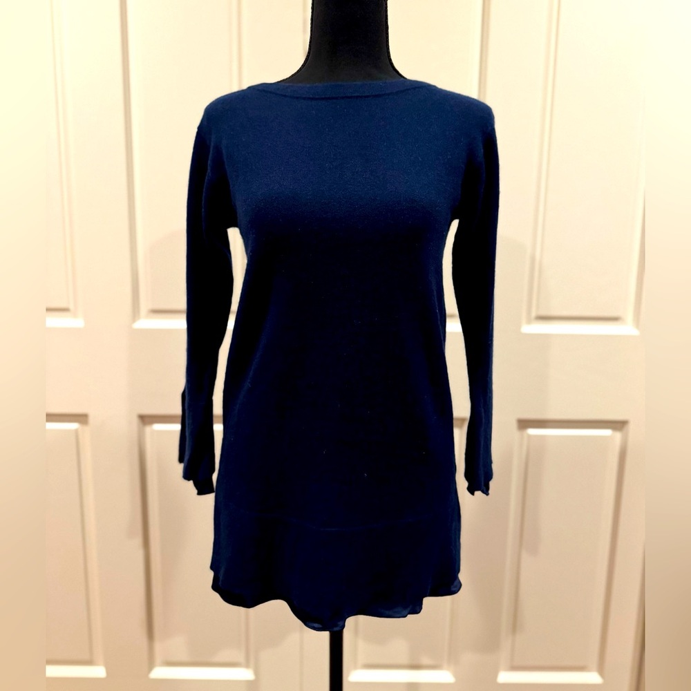 Lafayette 148 NY 100% Cashmere sweater with silk trim in perfect condition